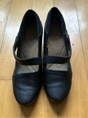 Clarks Women's Black Mary Jane Flats with Hook Strap